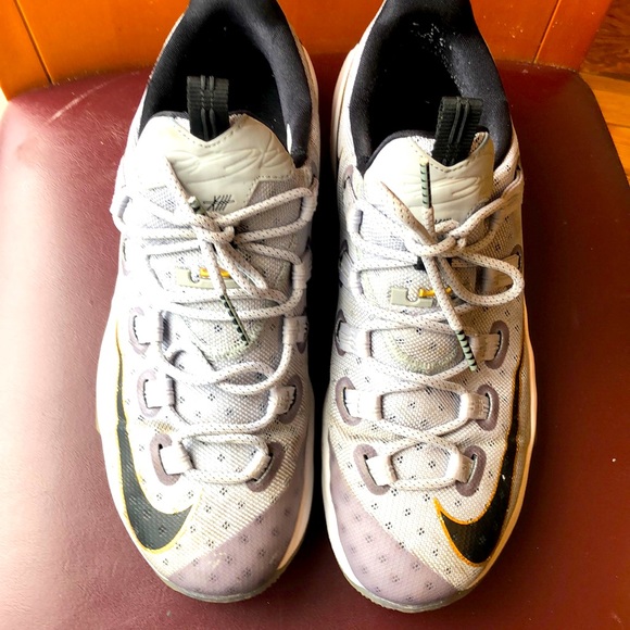 Nike Lebron James XIII Low Cool Grey/ Mtllc Gold, White, Black Men Size 10 - Picture 1 of 8